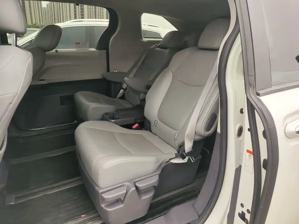 Toyota Granvia — фото 17