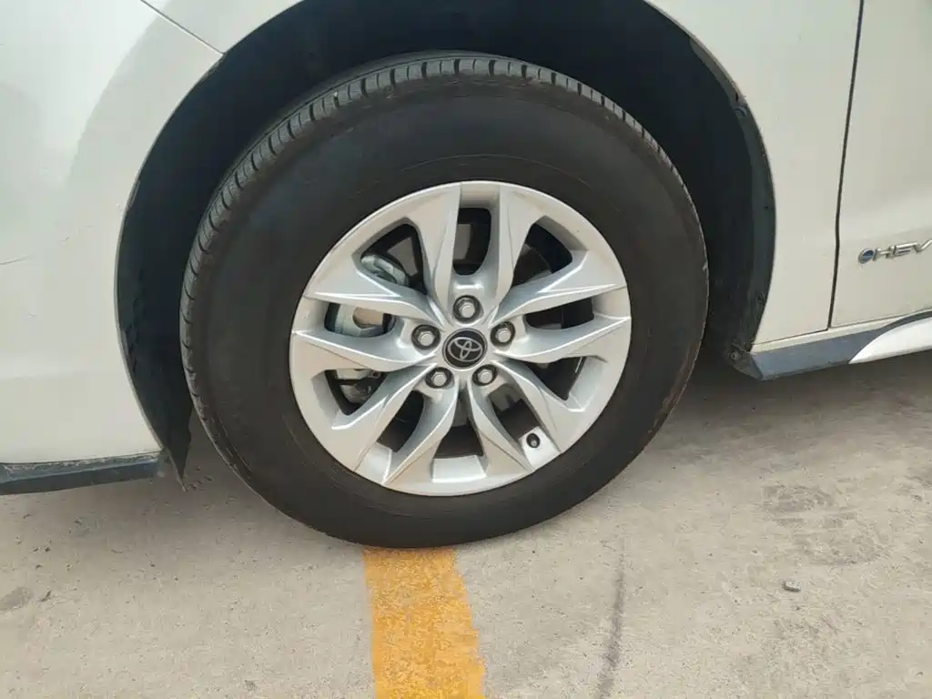Toyota Granvia — фото 23
