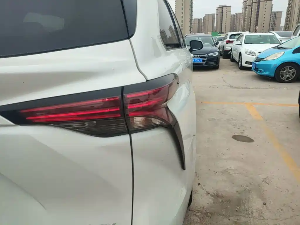 Toyota Granvia — фото 8