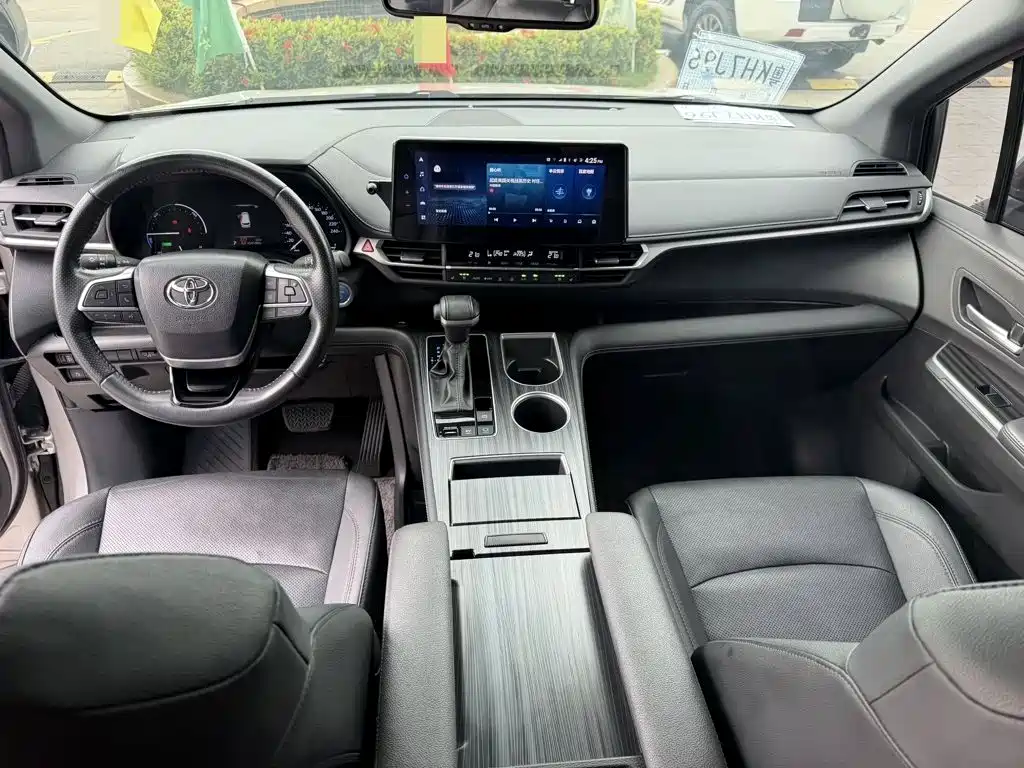 Toyota Sienna — фото 9