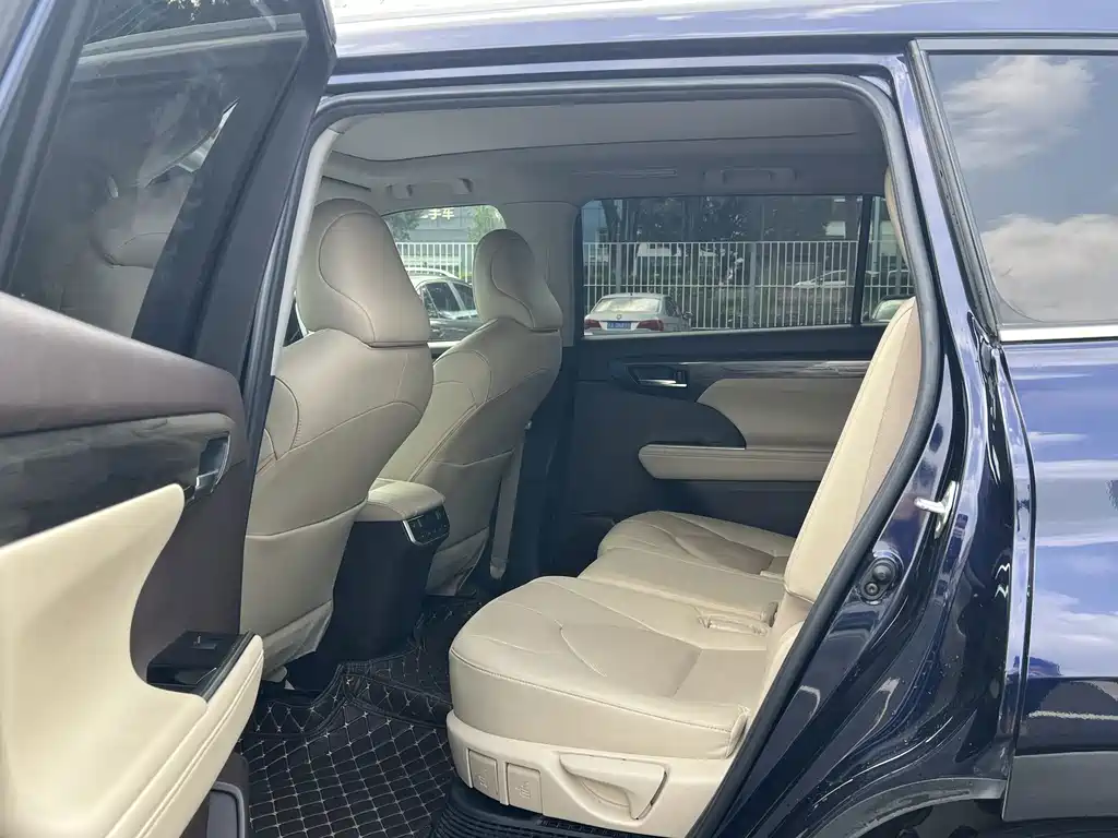 Toyota Highlander — фото 13