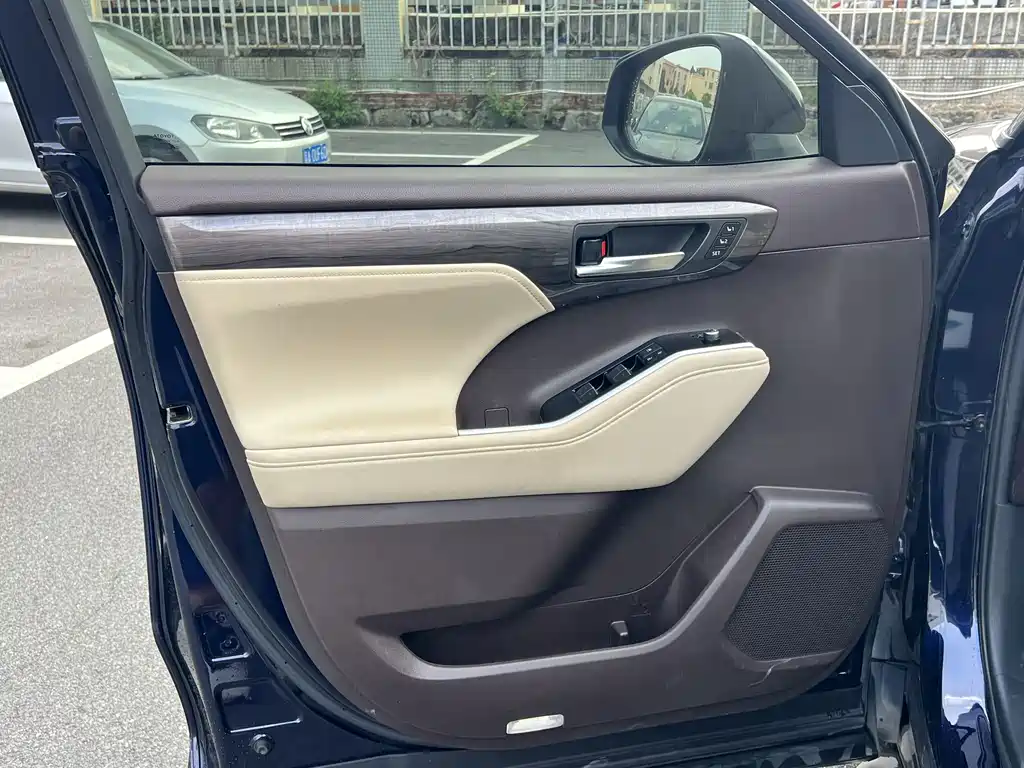 Toyota Highlander — фото 14