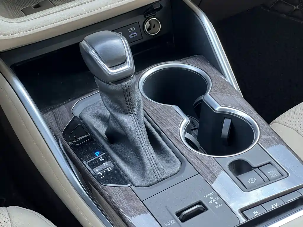 Toyota Highlander — фото 19