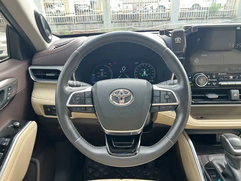 Toyota Highlander — фото 4