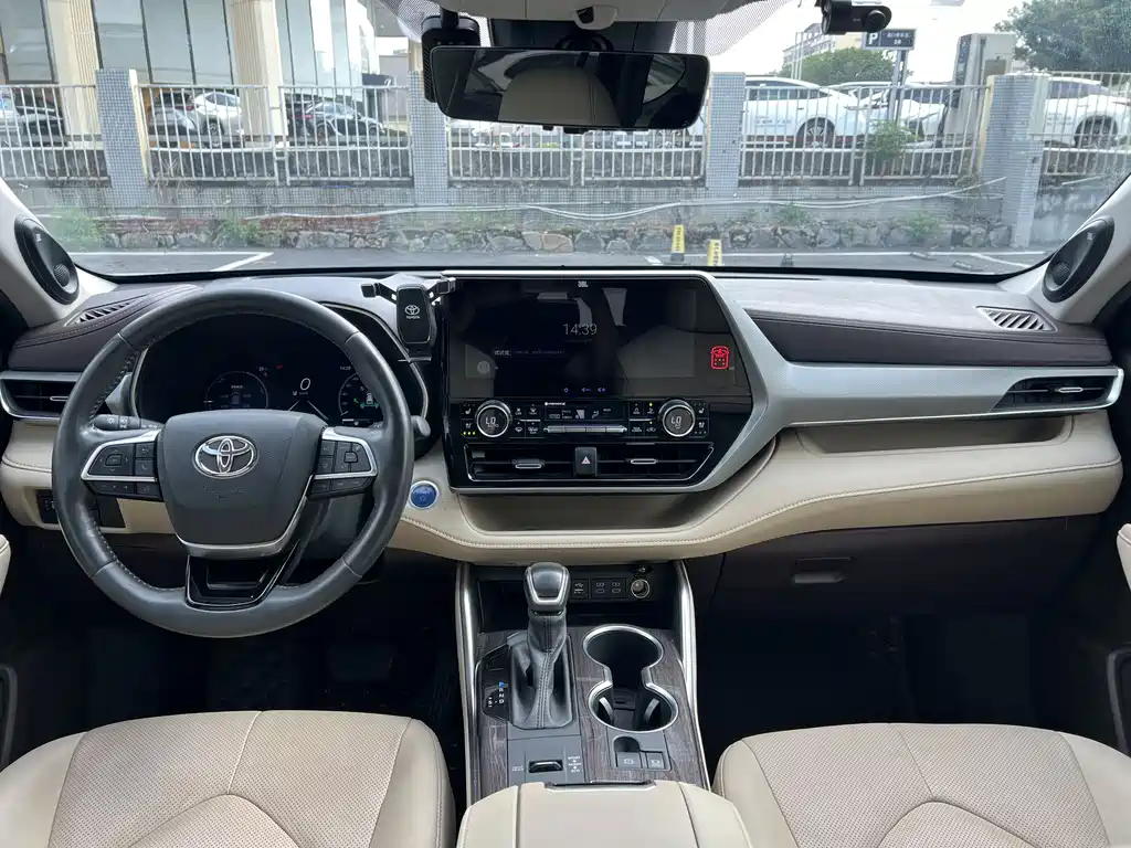 Toyota Highlander — фото 7