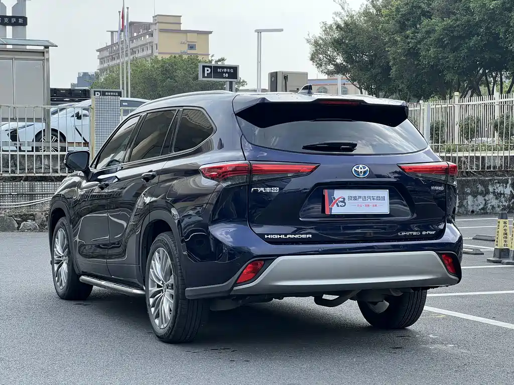 Toyota Highlander — фото 9