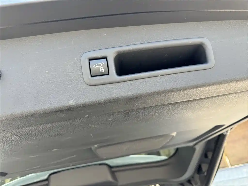 Toyota Granvia — фото 14