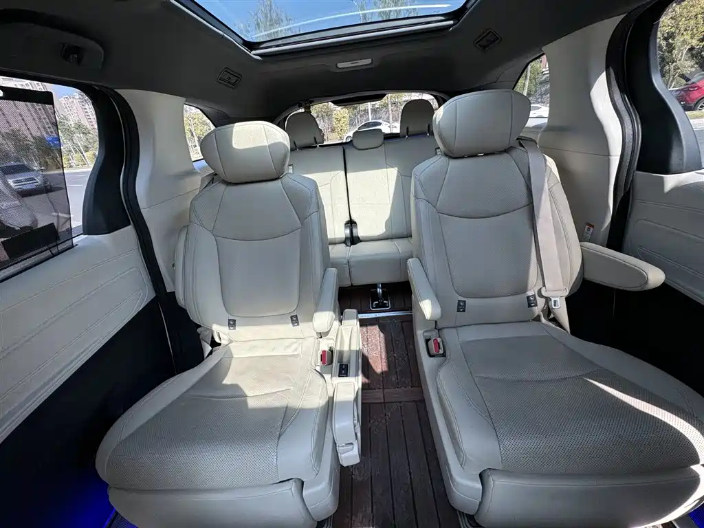 Toyota Granvia — фото 23