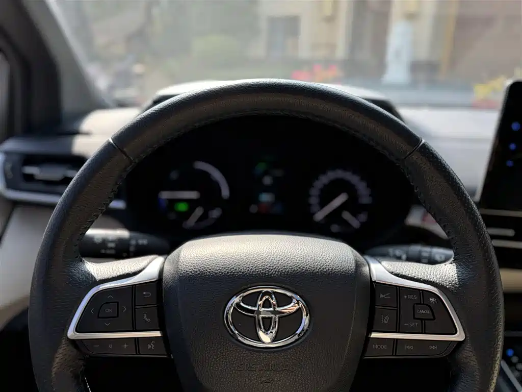 Toyota Granvia — фото 24