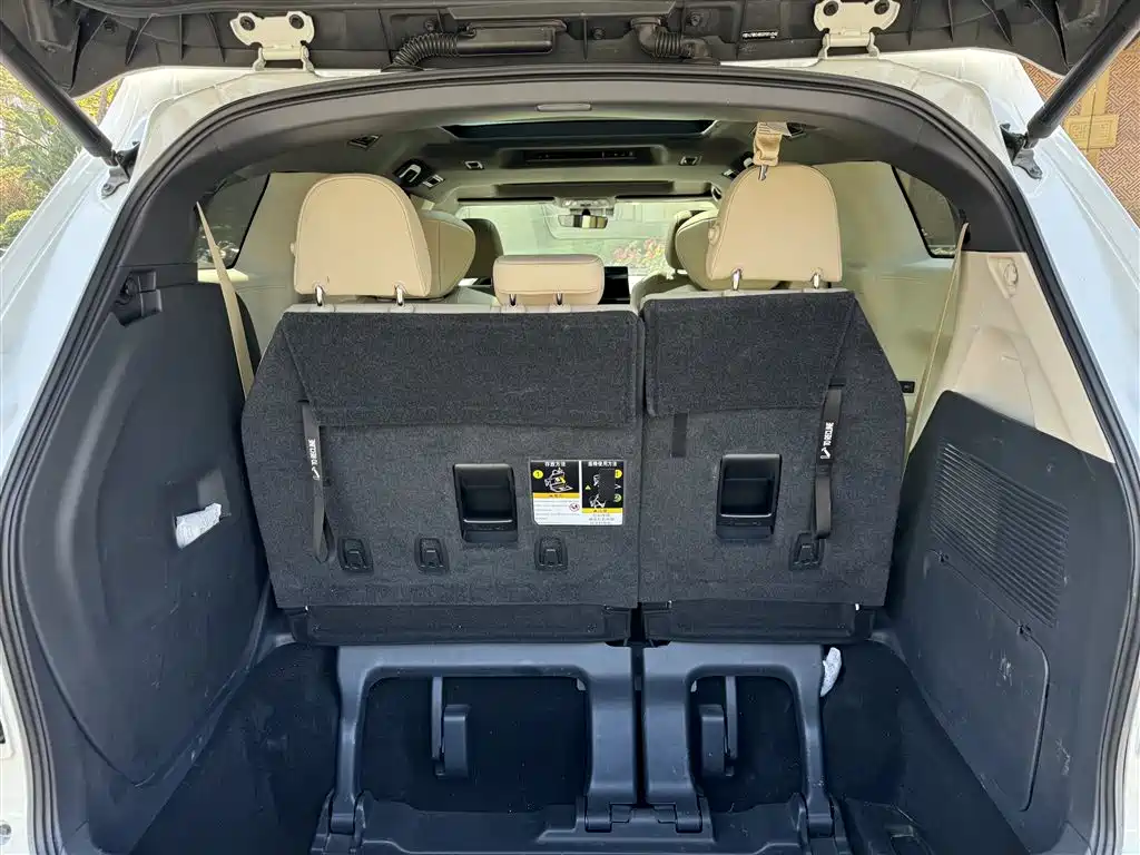 Toyota Granvia — фото 29