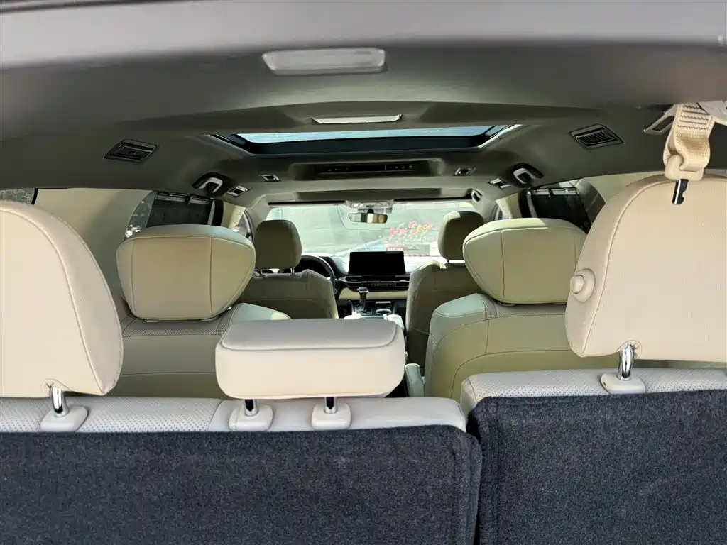 Toyota Granvia — фото 30