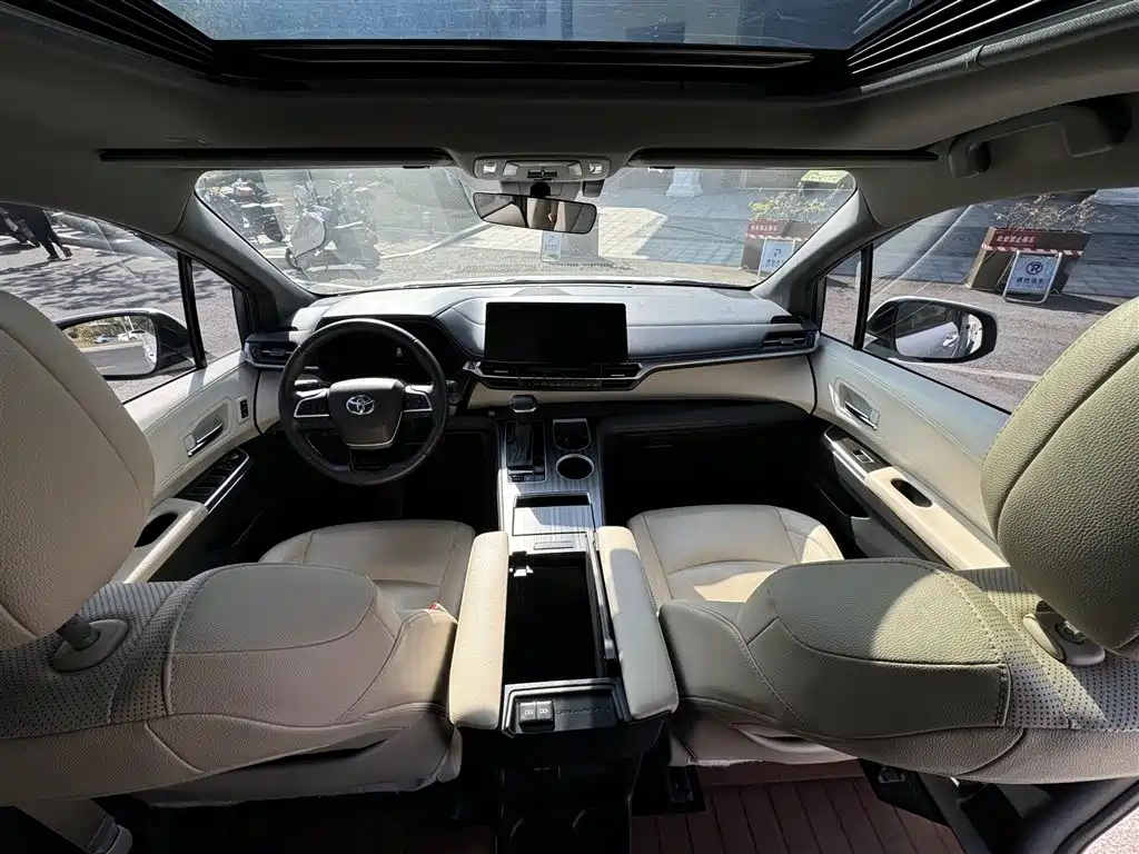 Toyota Granvia — фото 9