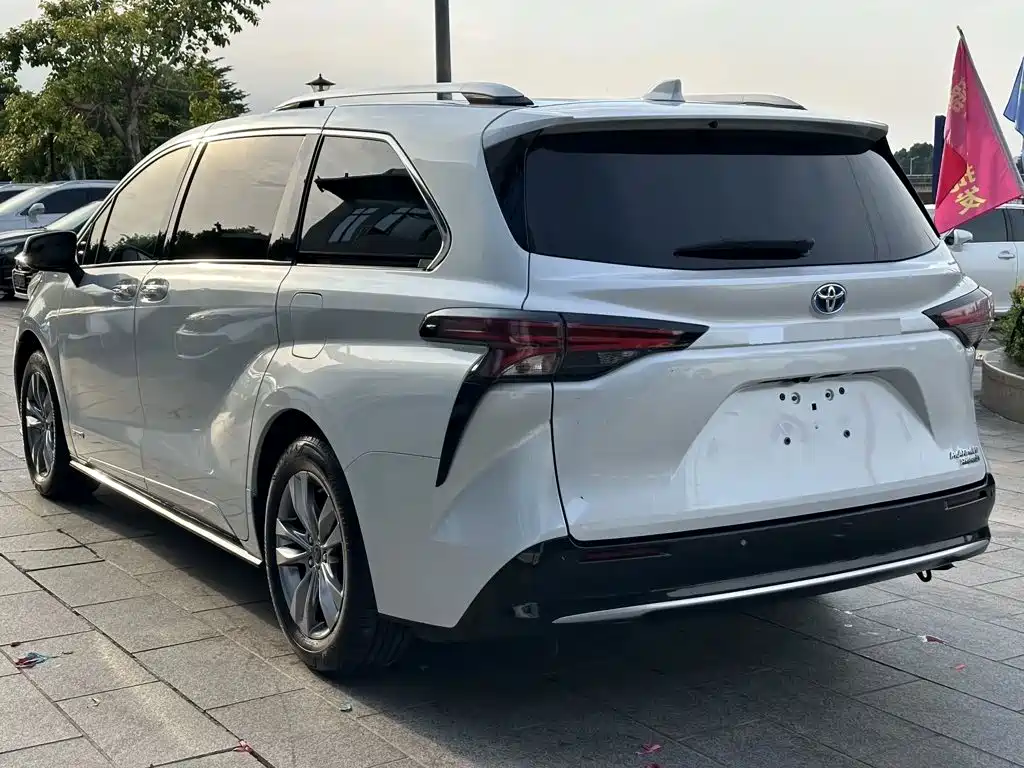 Toyota Sienna — фото 6