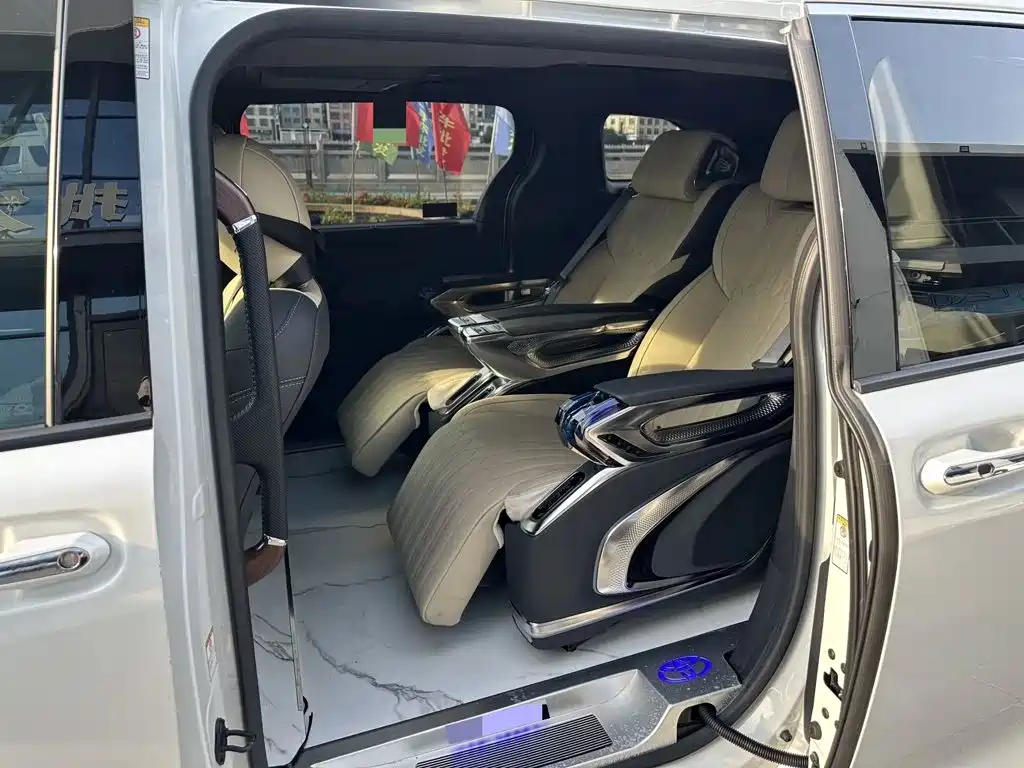 Toyota Sienna — фото 9