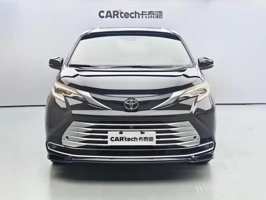 Toyota Sienna — фото 2