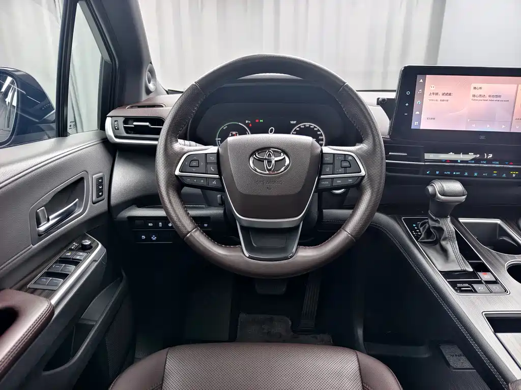 Toyota Sienna — фото 14