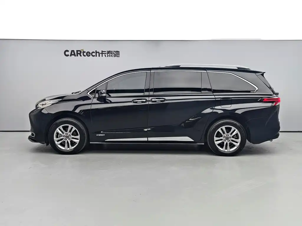 Toyota Sienna — фото 3