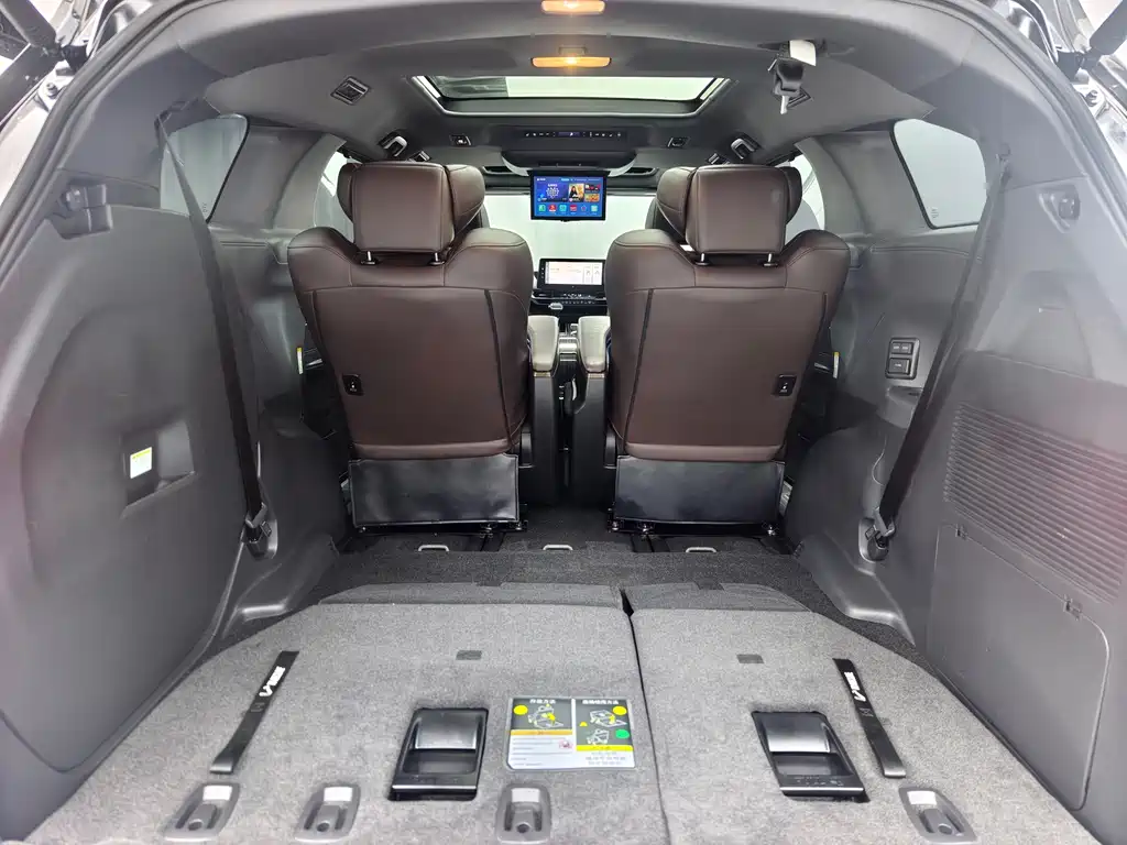 Toyota Sienna — фото 26