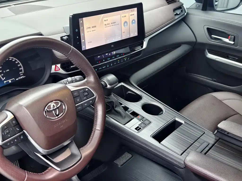 Toyota Sienna — фото 10