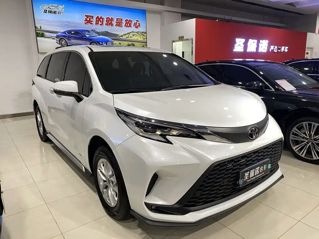 Toyota Granvia — фото 3