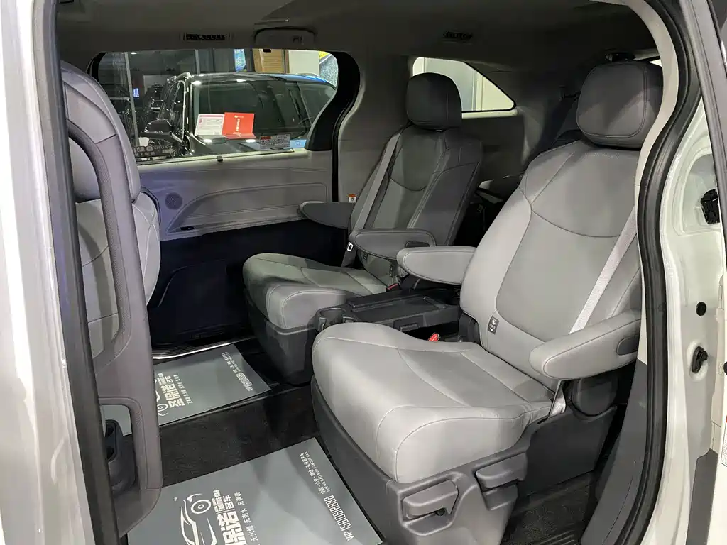 Toyota Granvia — фото 10