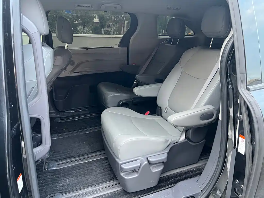 Toyota Granvia — фото 6