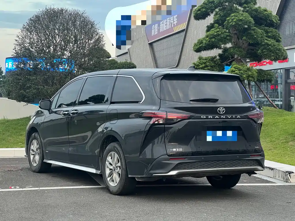 Toyota Granvia — фото 9