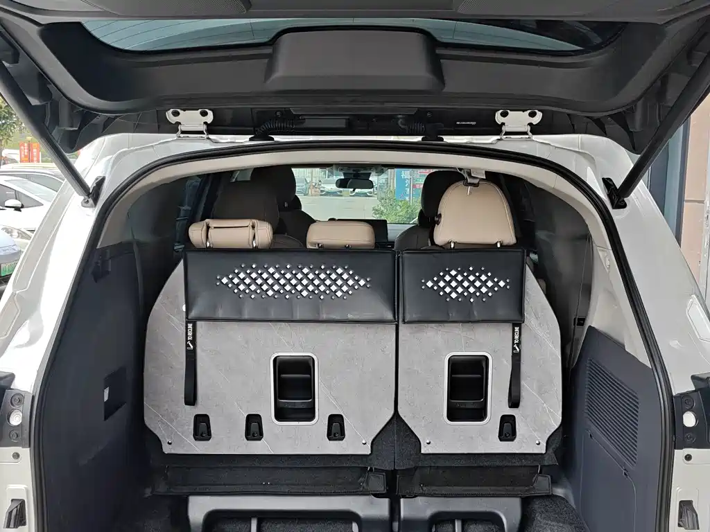 Toyota Sienna — фото 7