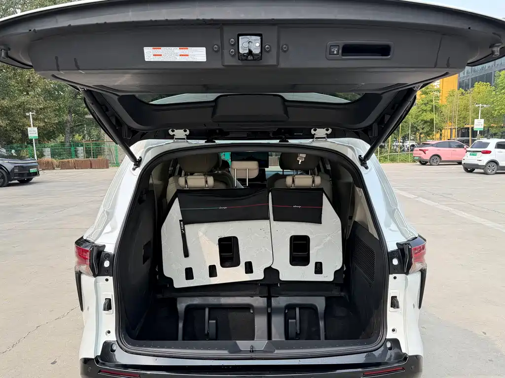 Toyota Sienna — фото 13