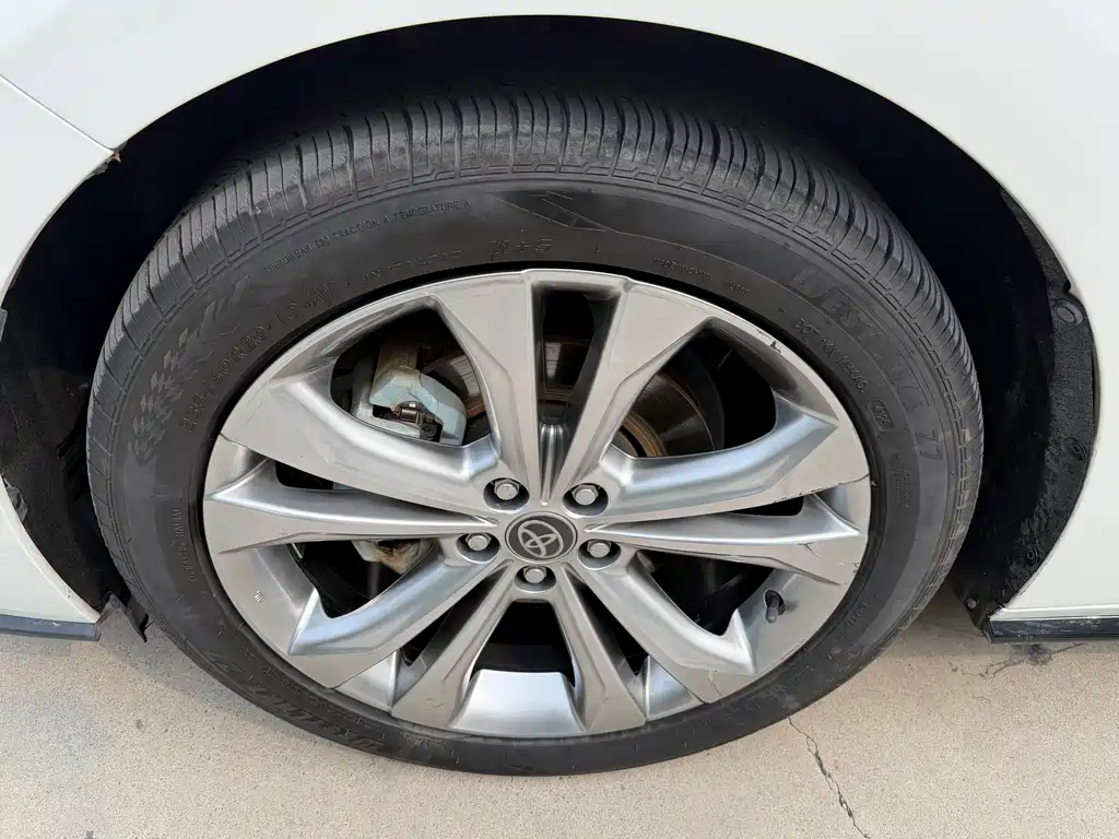 Toyota Sienna — фото 14