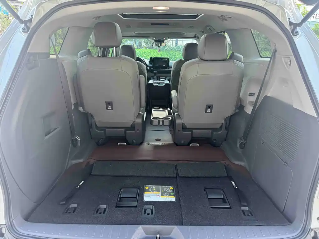Toyota Granvia — фото 9