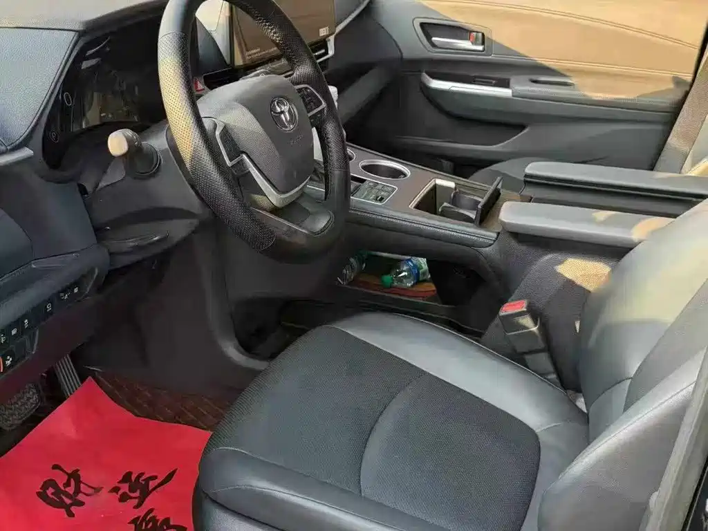 Toyota Granvia — фото 5