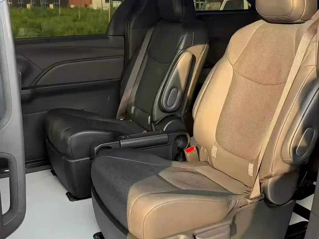 Toyota Granvia — фото 6