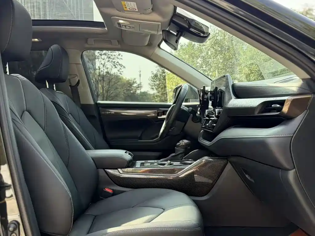 Toyota Highlander — фото 13