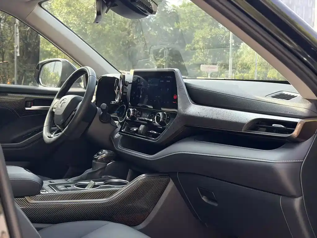 Toyota Highlander — фото 14