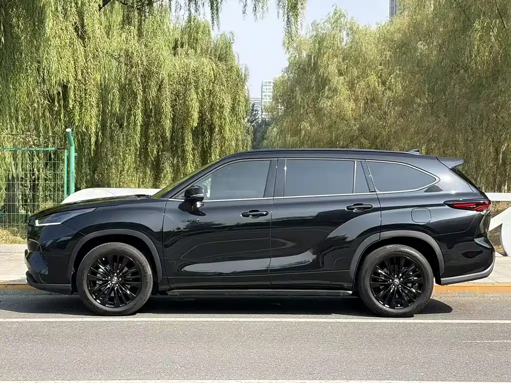 Toyota Highlander — фото 17