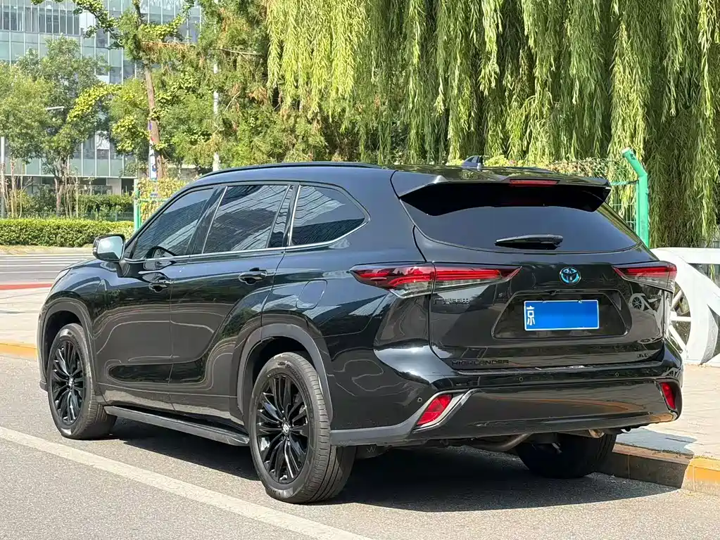 Toyota Highlander — фото 18