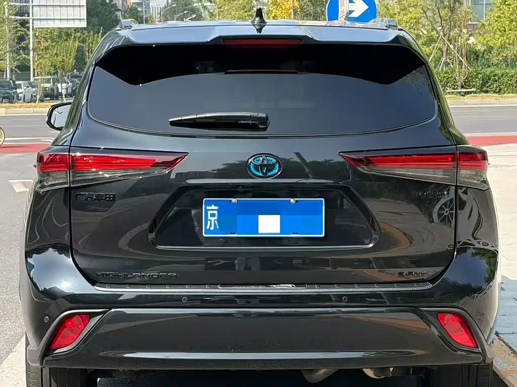 Toyota Highlander — фото 19