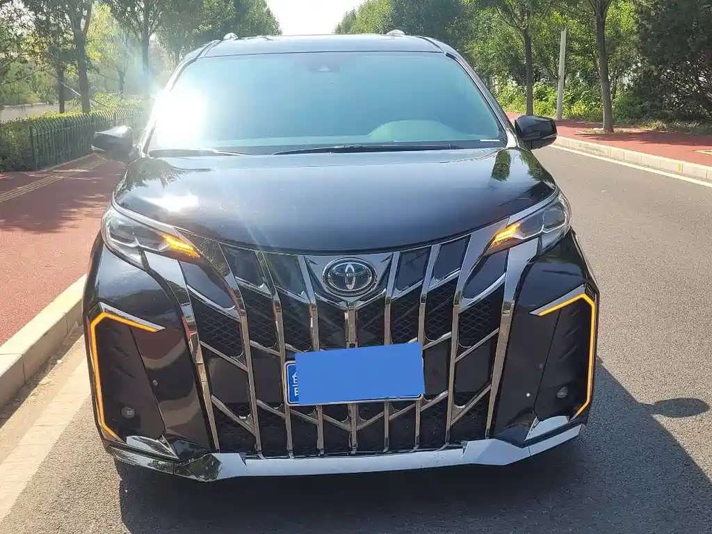 Toyota Sienna — фото 2