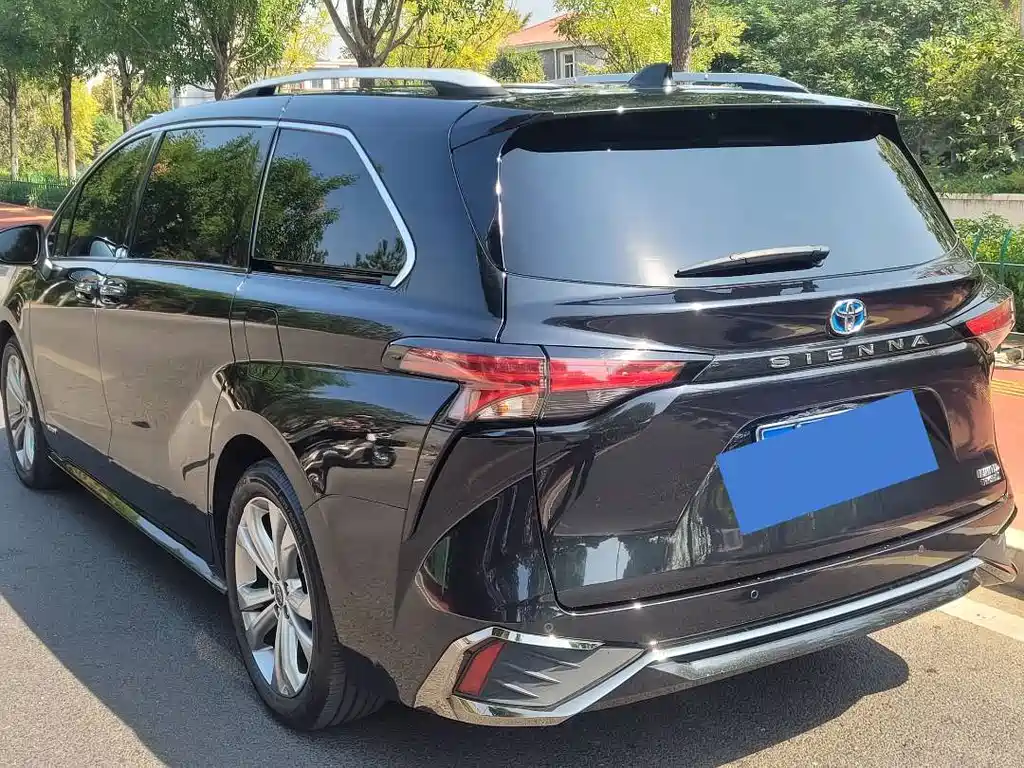 Toyota Sienna — фото 4
