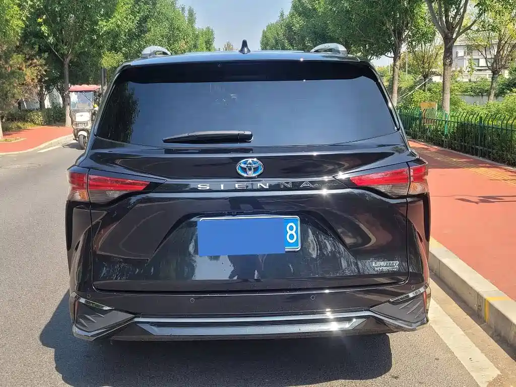 Toyota Sienna — фото 10