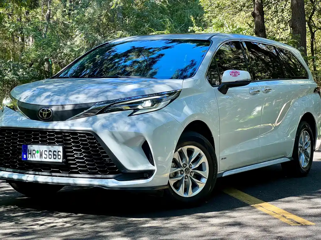 Toyota Granvia — фото 2