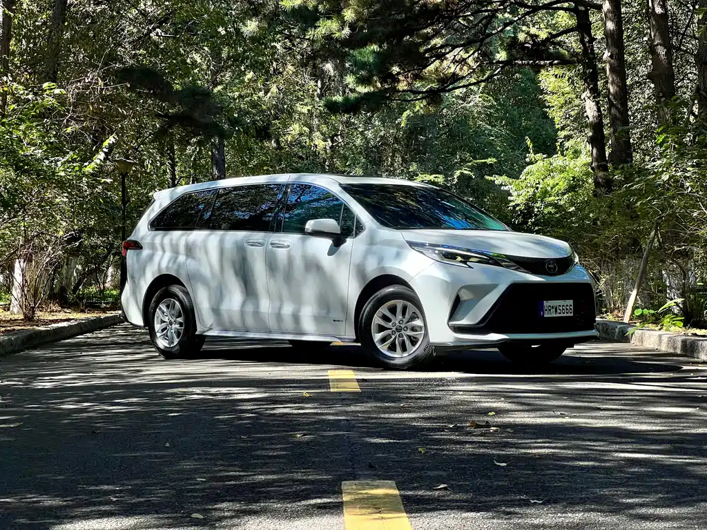 Toyota Granvia — фото 14
