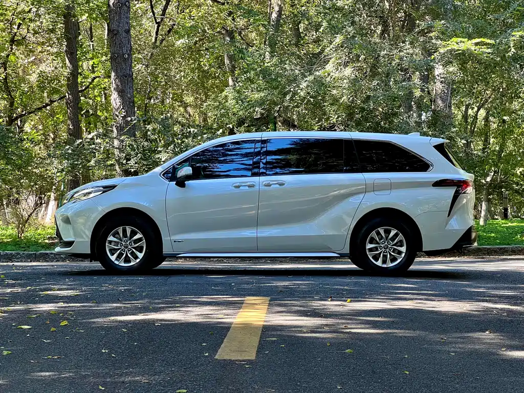 Toyota Granvia — фото 17