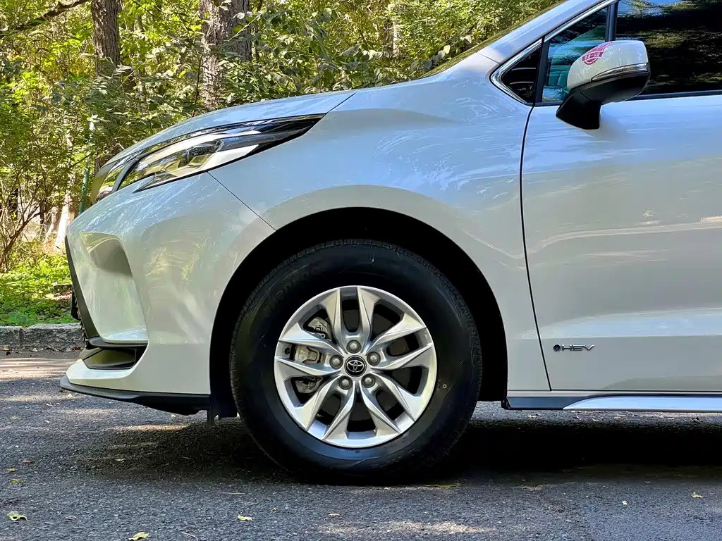 Toyota Granvia — фото 18
