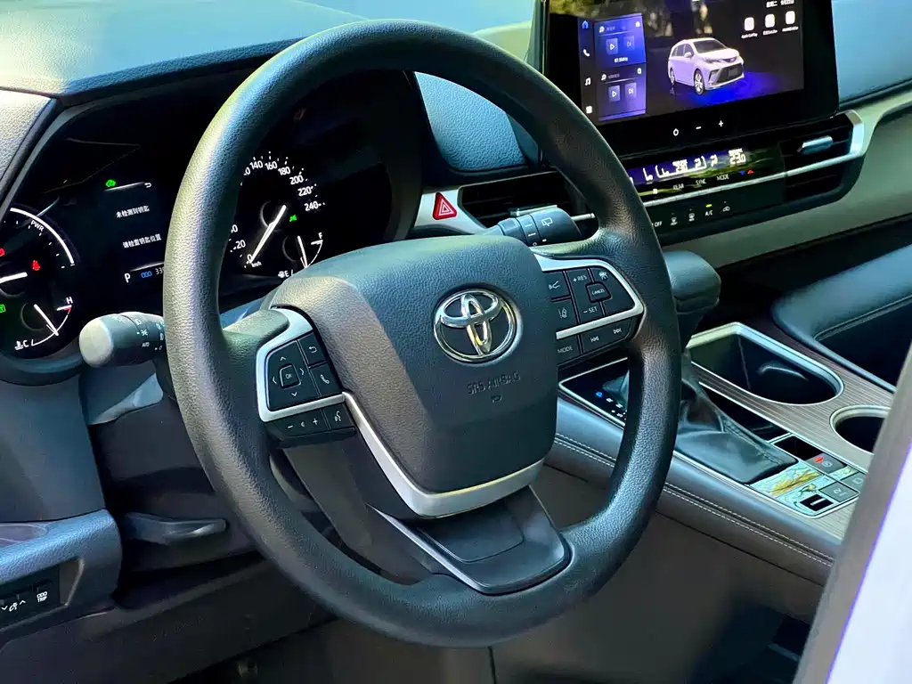 Toyota Granvia — фото 21