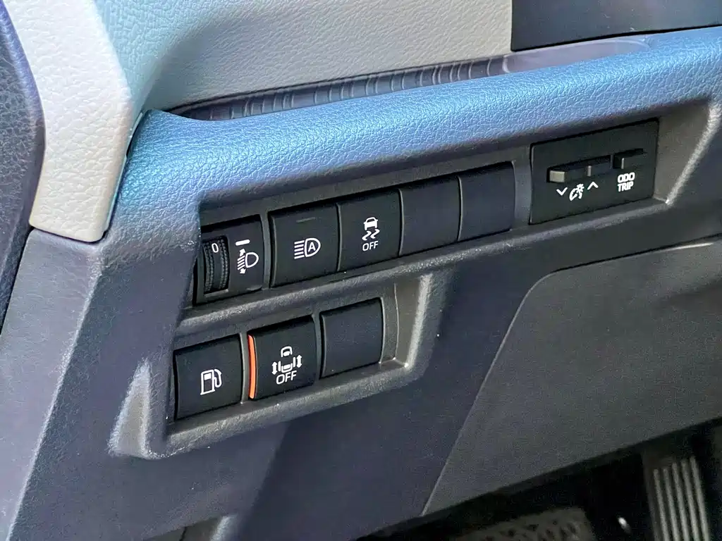 Toyota Granvia — фото 22