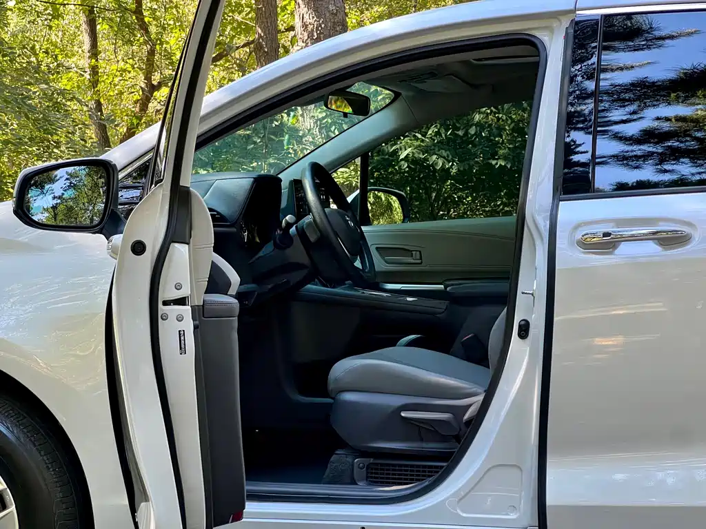 Toyota Granvia — фото 23