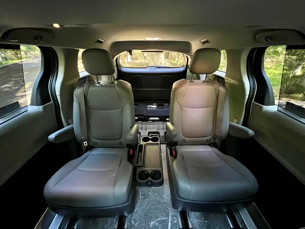 Toyota Granvia — фото 33