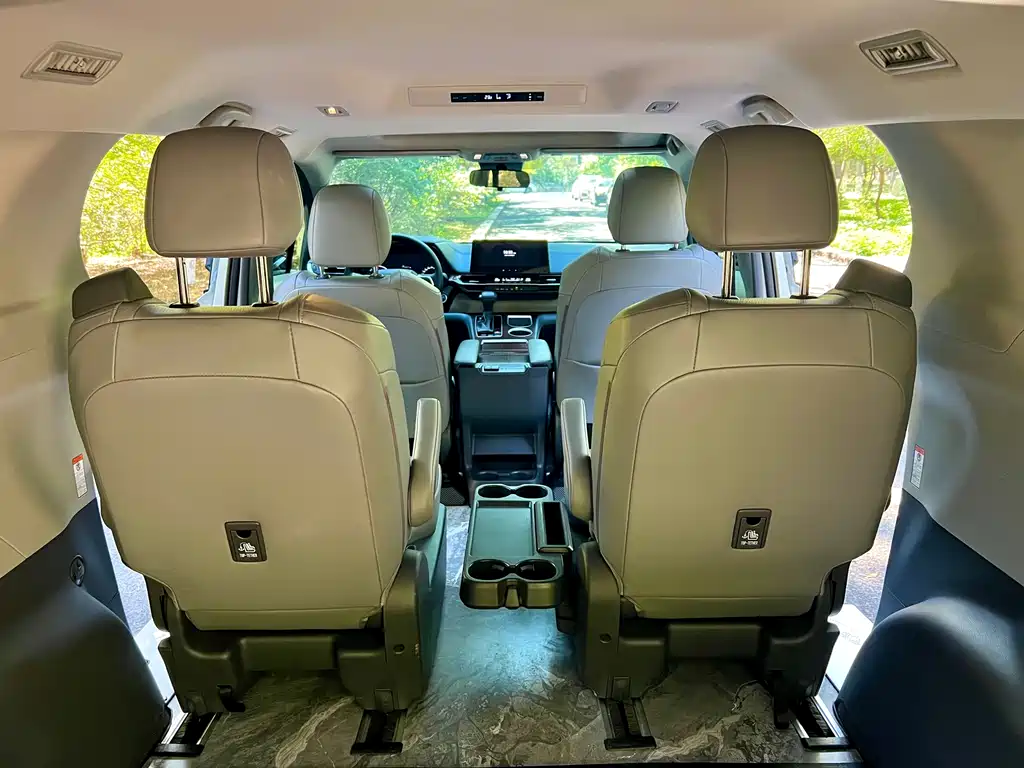 Toyota Granvia — фото 37